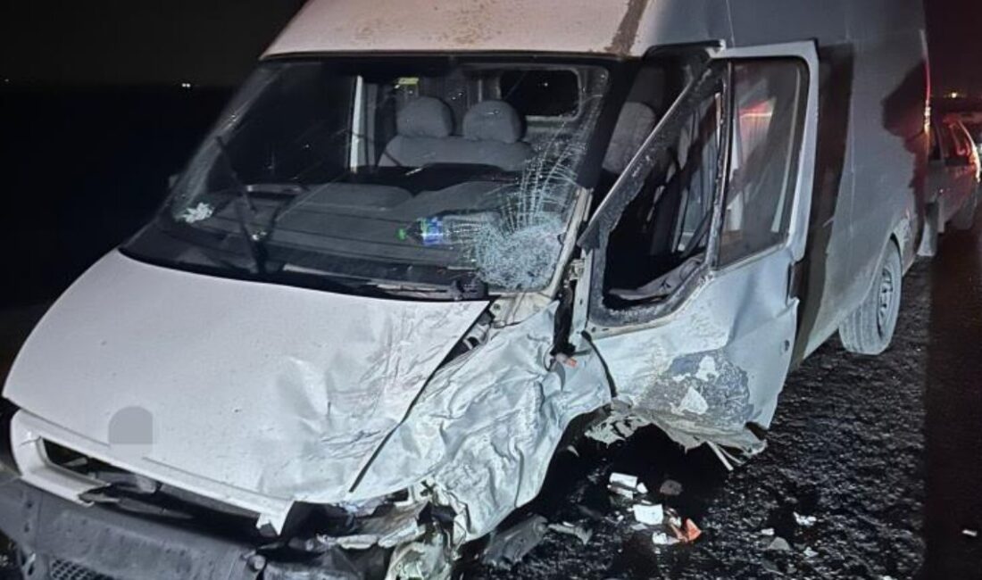 Tarsus'ta meydana gelen trafik kazasında 4 kişi yaralandı. Olayın detayları,