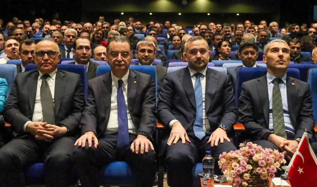 TCMB Başkanı Fatih Karahan, Uşak'ta iş dünyası temsilcileriyle bir araya