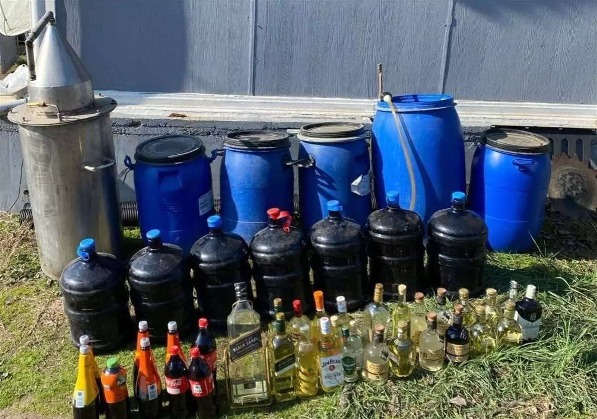 Tekirdağ'da gerçekleştirilen operasyonda 700 şişe sahte içki ele geçirildi. Bu