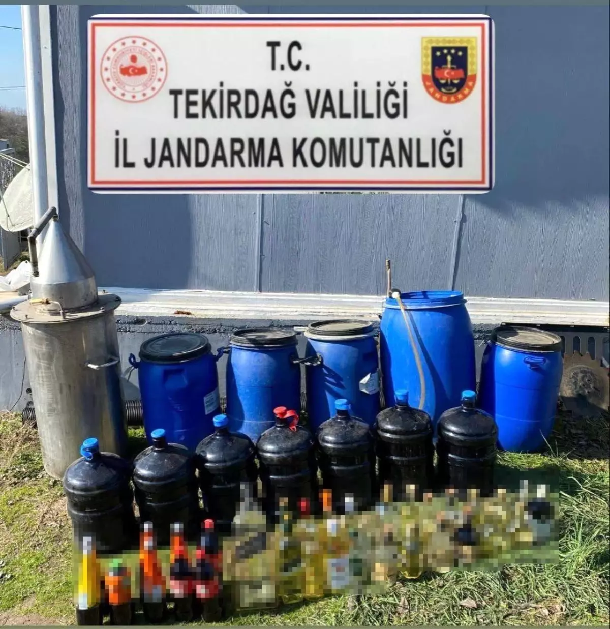 Tekirdağ'da düzenlenen kaçak ve sahte alkollü içki operasyonu, güvenlik güçlerinin