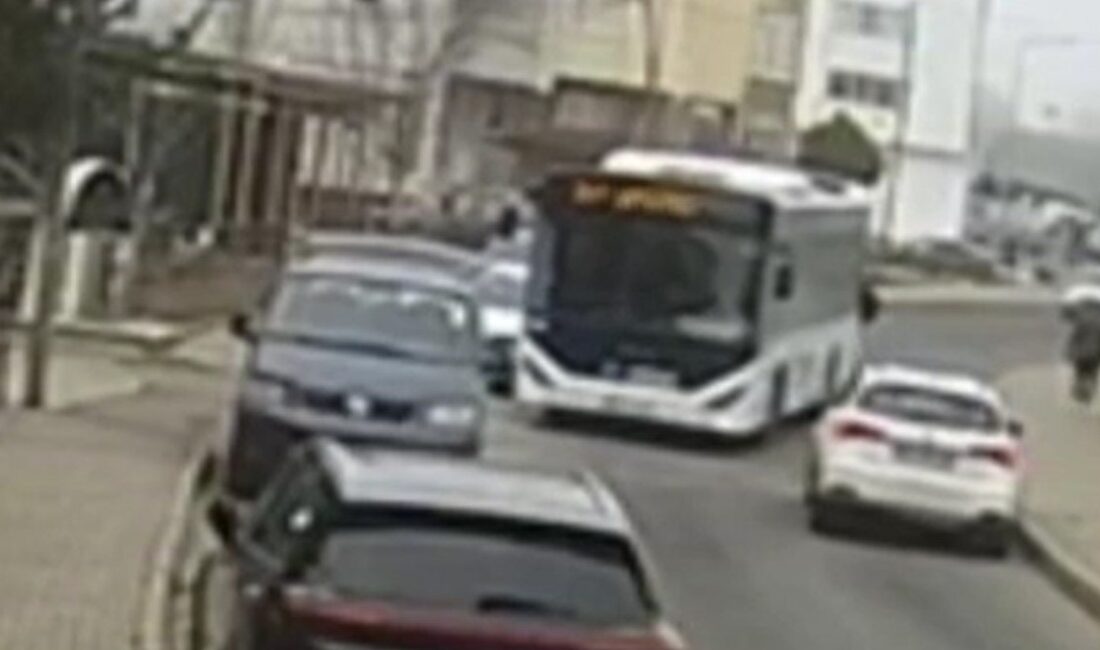 Tekirdağ'da meydana gelen otobüs kazasında, park halindeki bir araca çarpma