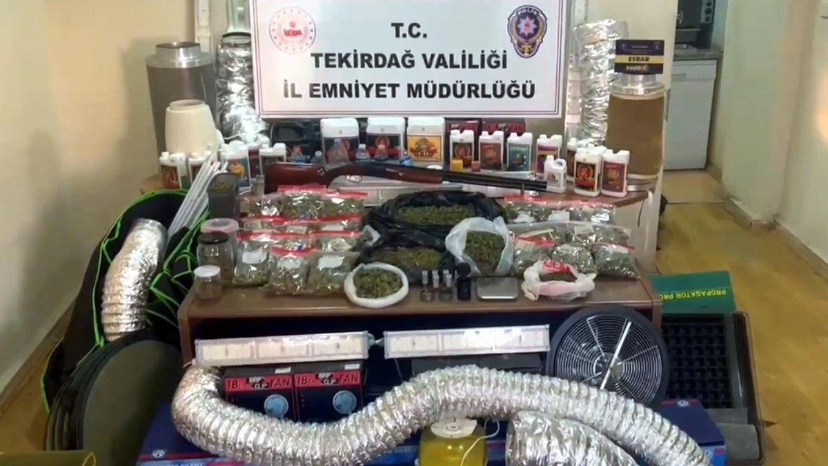 Tekirdağ'da gerçekleştirilen uyuşturucu operasyonunda 4 kilo esrar ele geçirildi. Olayla