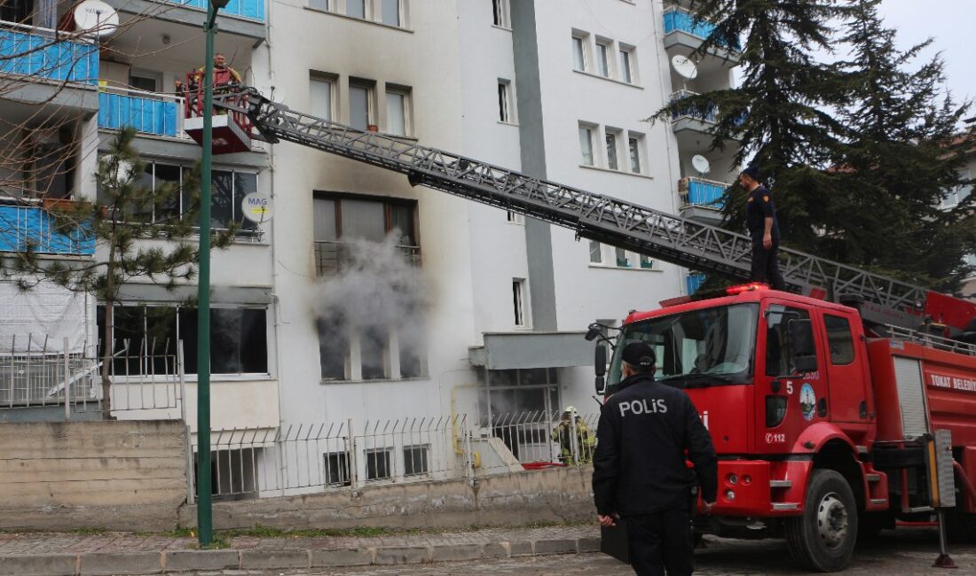Tokat'ta bir apartmanda meydana gelen elektrik kontağı yangınında, yangın güvenlik