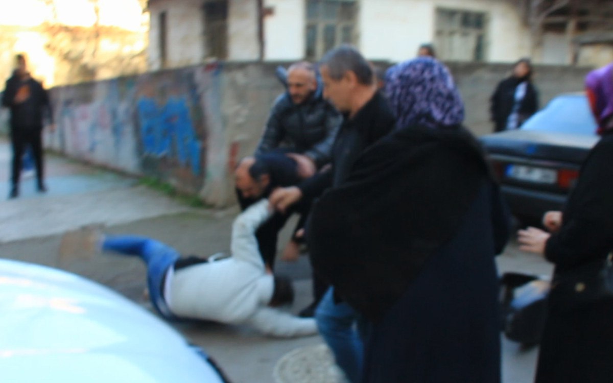 Tokat'ta Motosiklet Sürücüsü ile Otomobil Sürücüsü Arasında Gerginlik