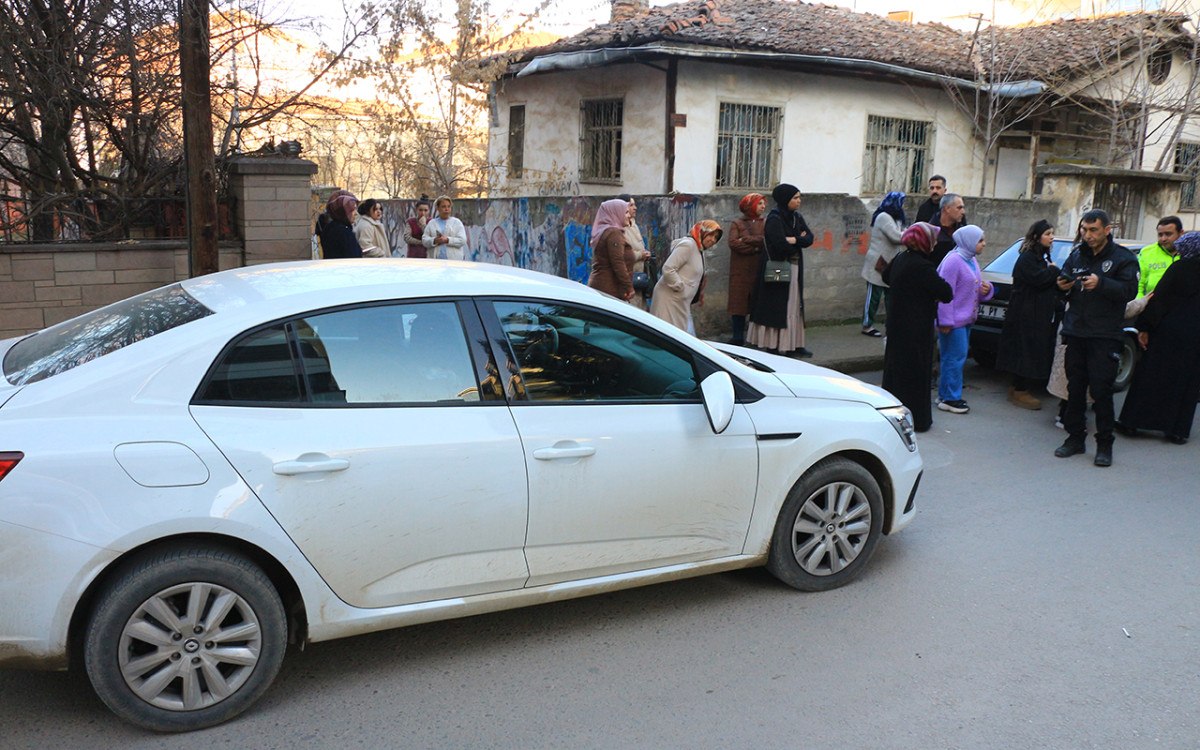 Tokat'ta Motosiklet ve Otomobil Sürücüsü Arasındaki Gerginlik