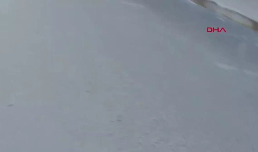 Tokat'ta bir motosiklet ve otomobil sürücüsü arasında başlayan trafik tartışması,