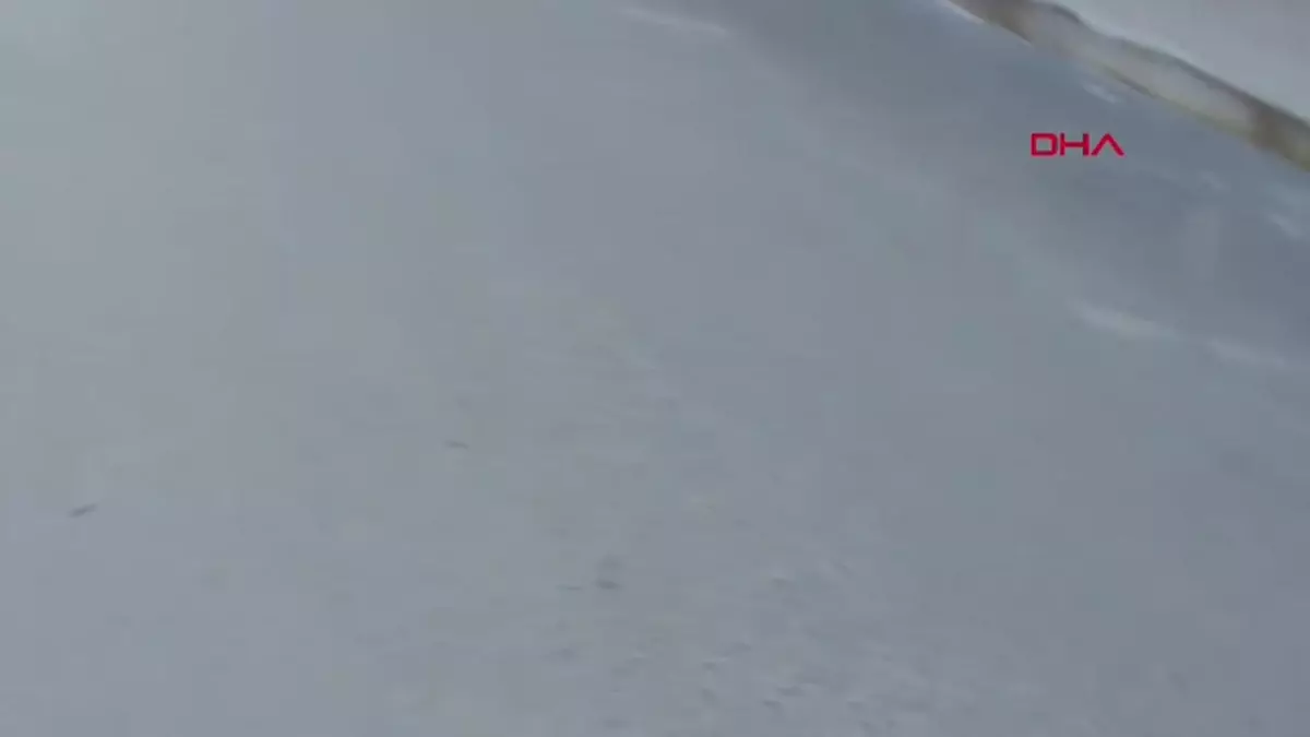 Tokat'ta bir motosiklet ve otomobil sürücüsü arasında başlayan trafik tartışması,
