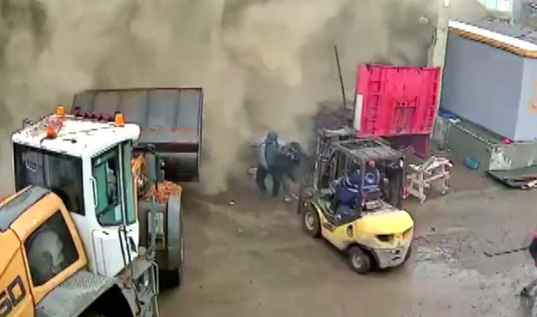 Tokat'ta bir parke fabrikasında çatı çökmesi sonucu bir kişi yaralandı.