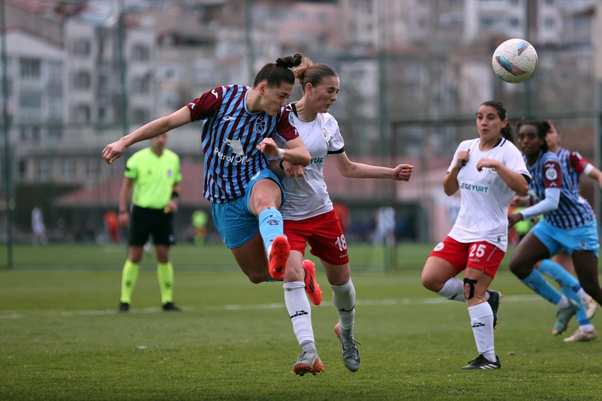 Trabzonspor, Bornova Hitab Spor'u 6-0 Geçti
