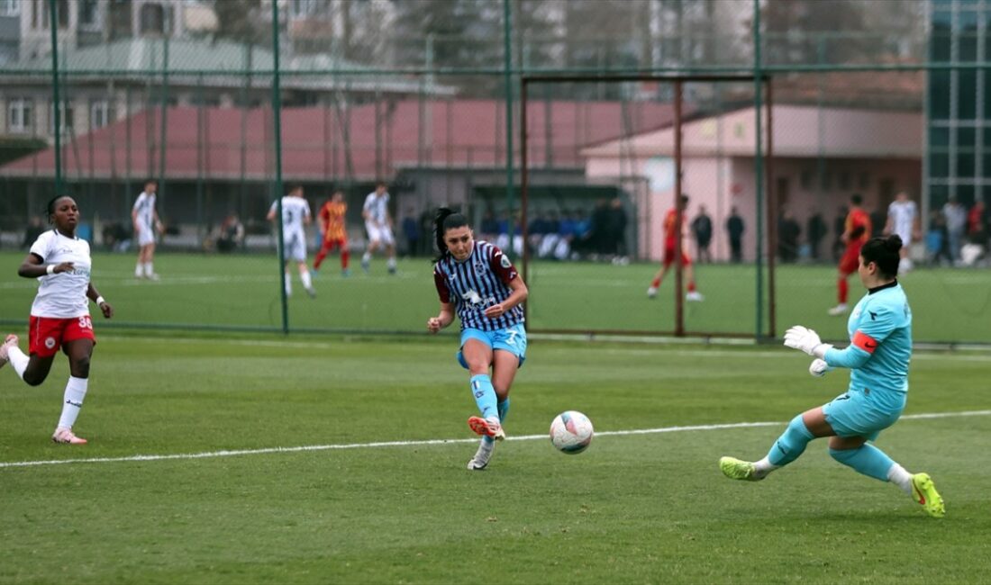 Trabzonspor, Bornova Hitab Spor'u 6-0'lık skorla mağlup ederek sahasında etkileyici