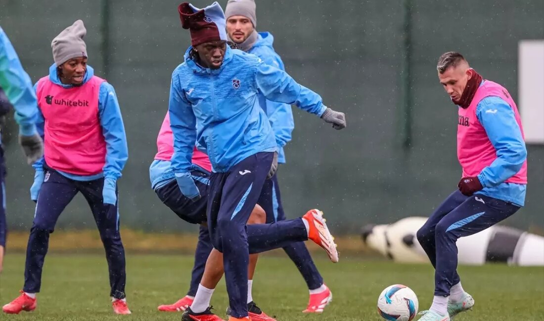 Trabzonspor, Gaziantep FK maçı için çift idmanla hazırlıklarına devam etti.