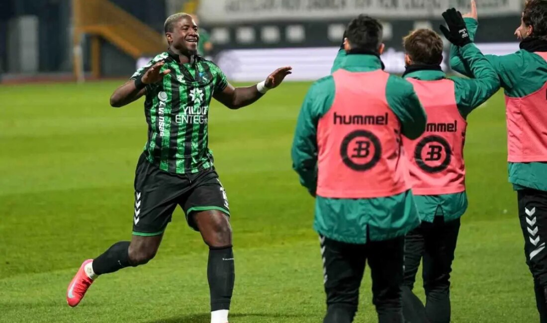 Trendyol 1. Lig'de Manisa FK ile Kocaelispor arasında oynanan maçta