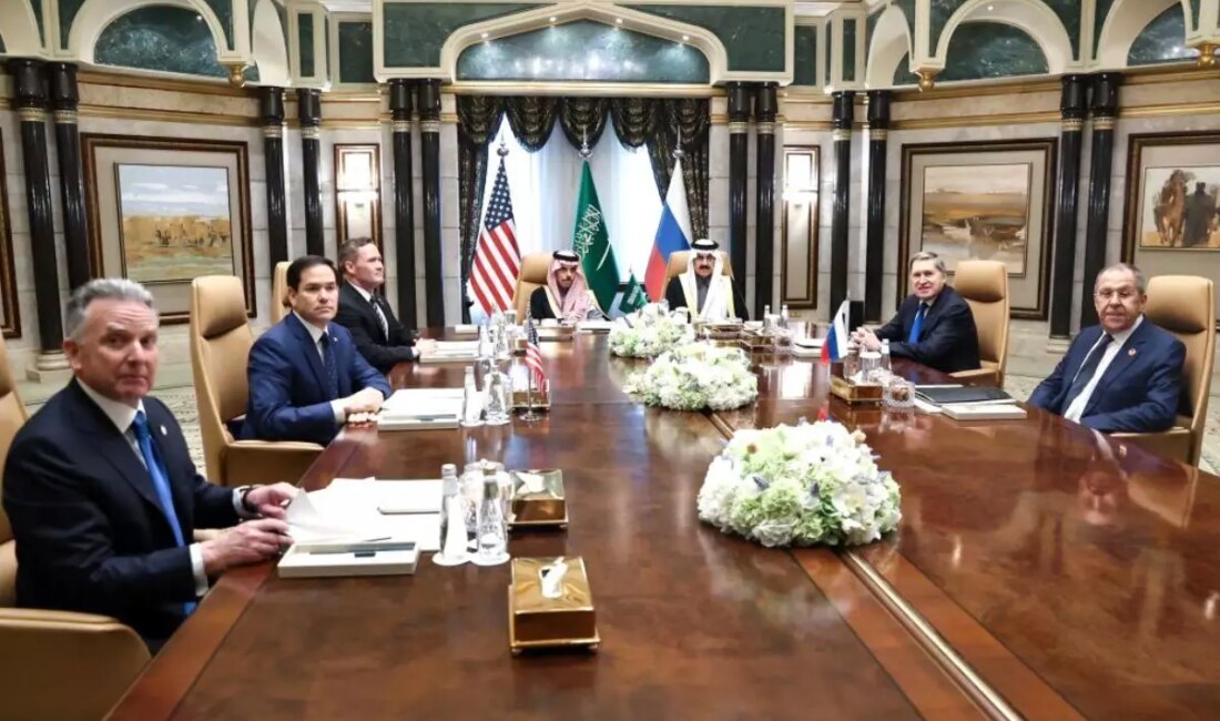 Putin ve Trump, Suudi Arabistan'da bir ortaya gelerek münasebetleri tekrar