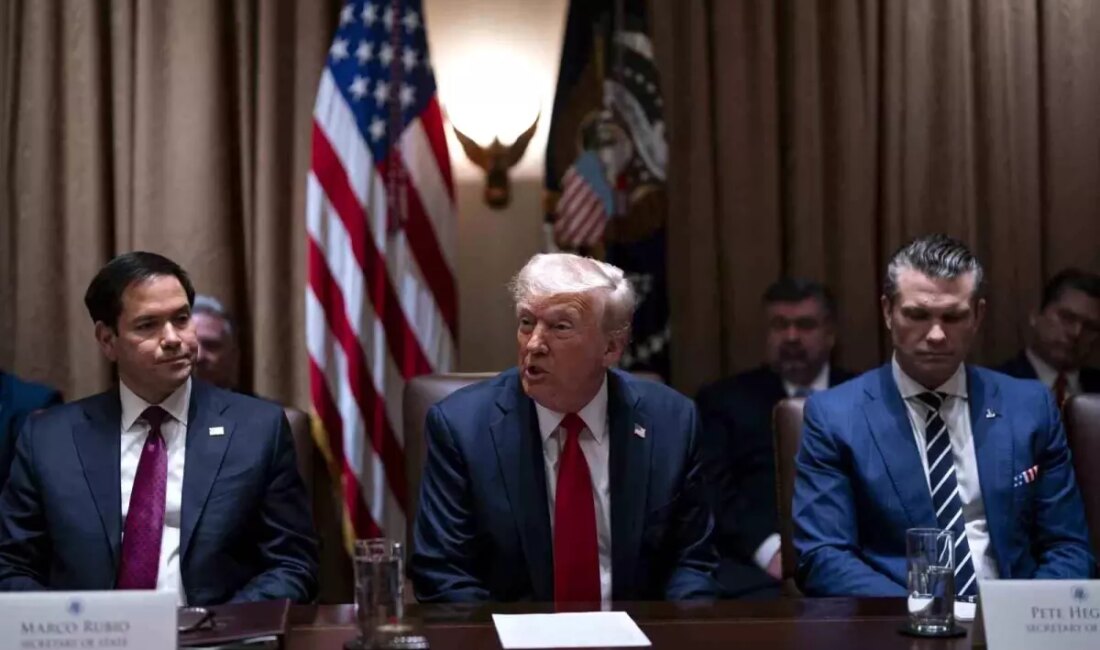 Trump, Meksika ve Kanada'ya gümrük vergilerini 4 Mart'ta uygulamaya koyacak,
