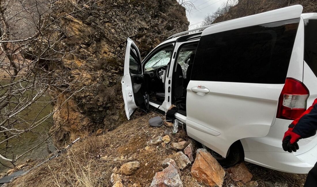 Tunceli'de meydana gelen feci kaza sonucunda 1 kişi hayatını kaybetti,