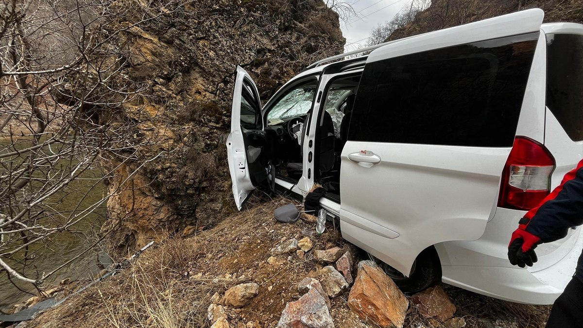 Tunceli'de meydana gelen feci kaza sonucunda 1 kişi hayatını kaybetti,