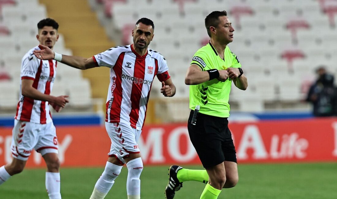 Üstün Lig'deki Sivasspor - Galatasaray maçı sonrası görev verilmeyen Turgut