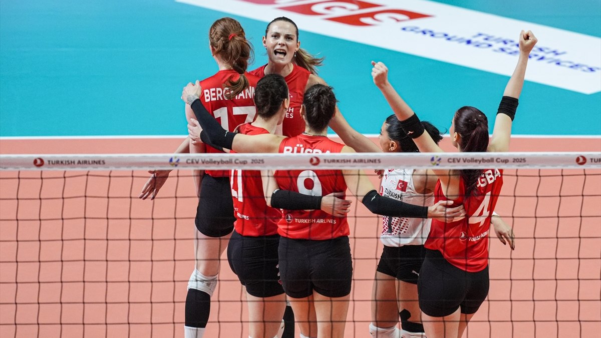Voleybol Bayanlar CEV Kupası çeyrek final rövanşında Türk Hava Yolları,