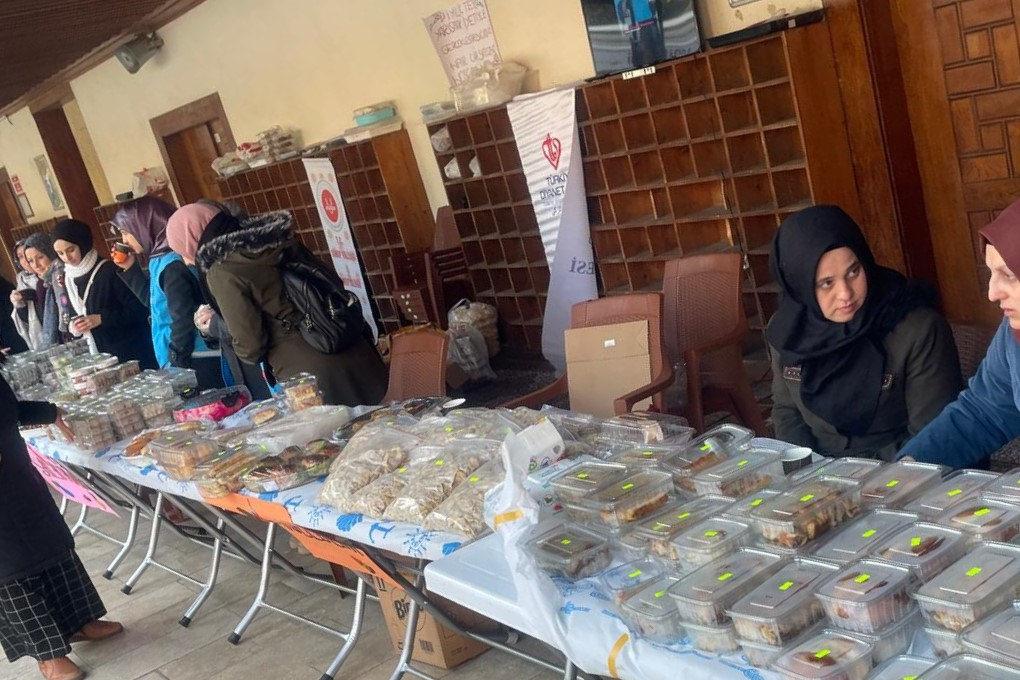 Türkiye Diyanet Vakfı'ndan Deprem Bölgesine Destek: Hayır Çarşıları Açıldı