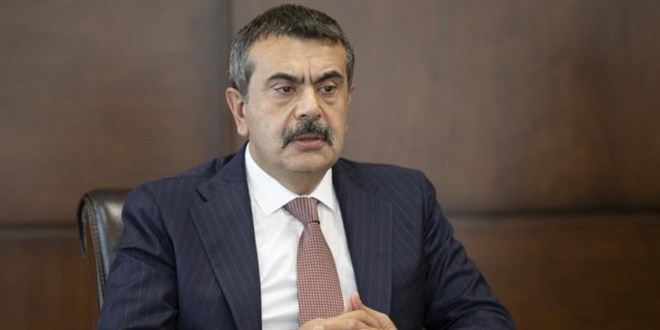 Türkiye Özel Okullar Derneği Sempozyumu'nda, eğitimdeki fahiş fiyatlar üzerine önemli