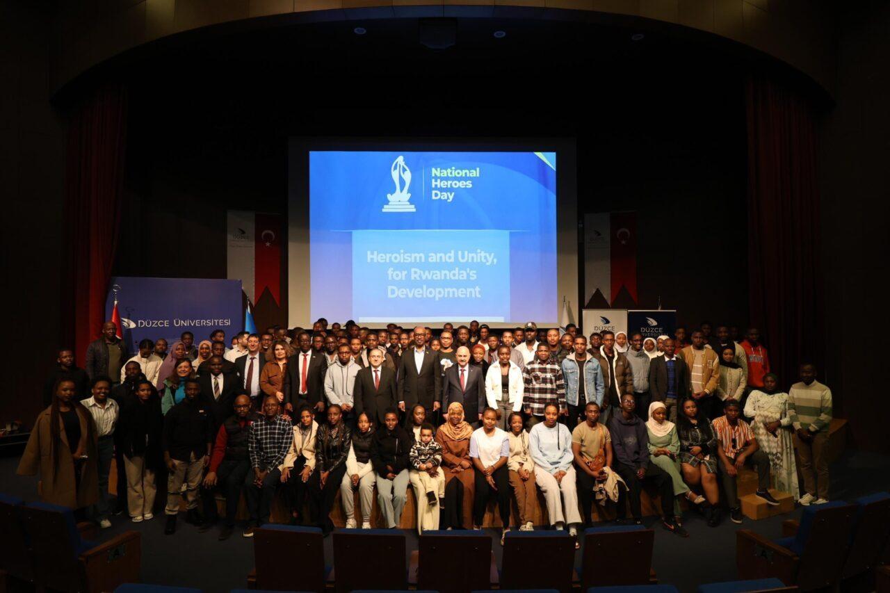 İki gün süresince devam eden programa; Ruanda Büyükelçisi Charles Kayonga,