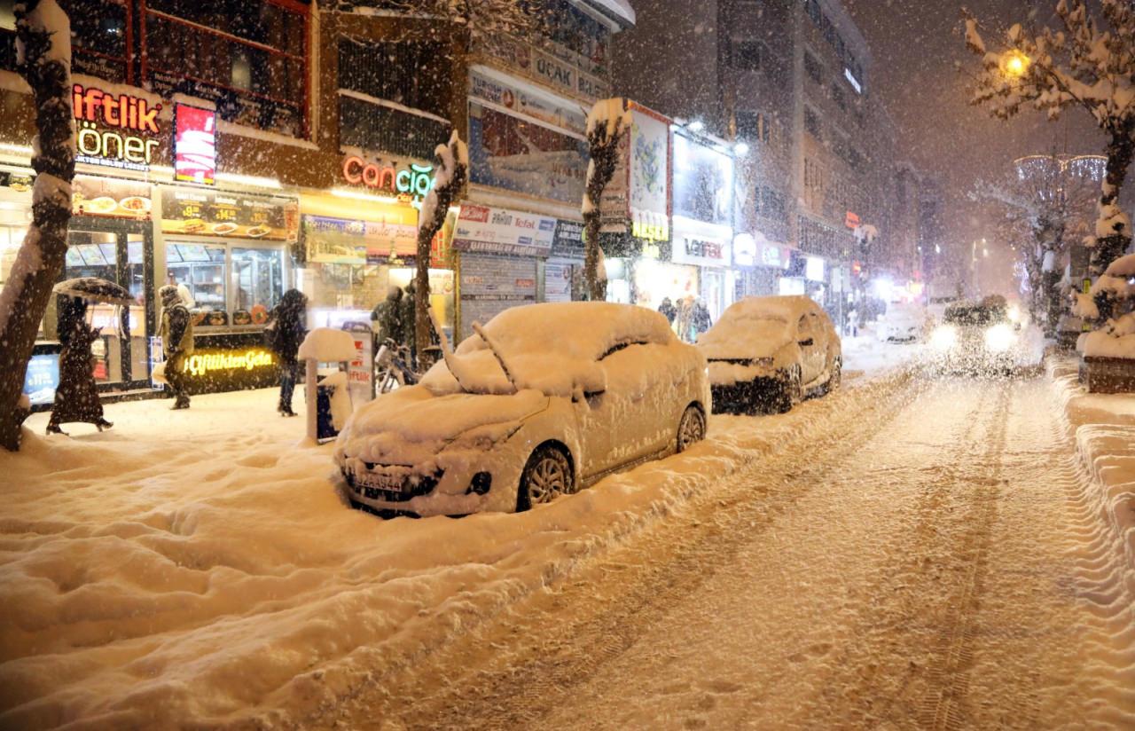 Türkiye'de Hava Durumu: Sıcaklık Düşüşü ve Yağış Uyarıları
