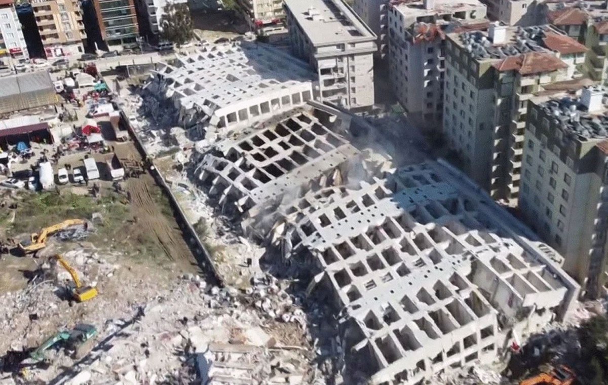 Türkiye'nin Deprem Felaketi ve Sembolik Davalar
