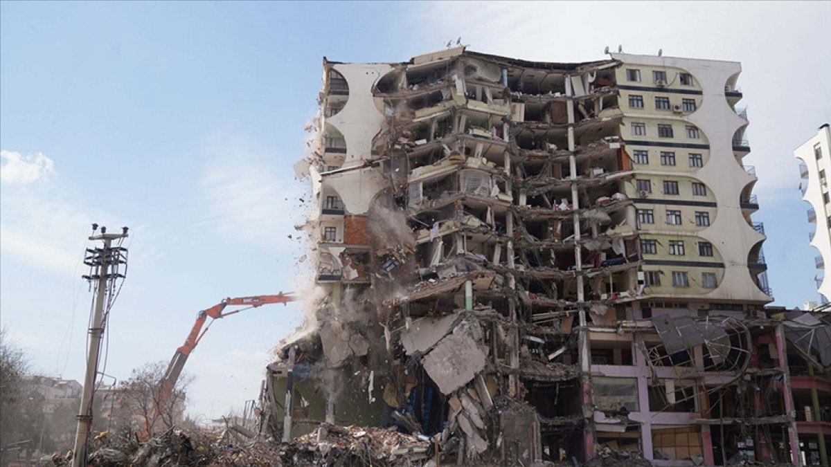 Türkiye'nin Deprem Felaketi ve Sembolik Davalar