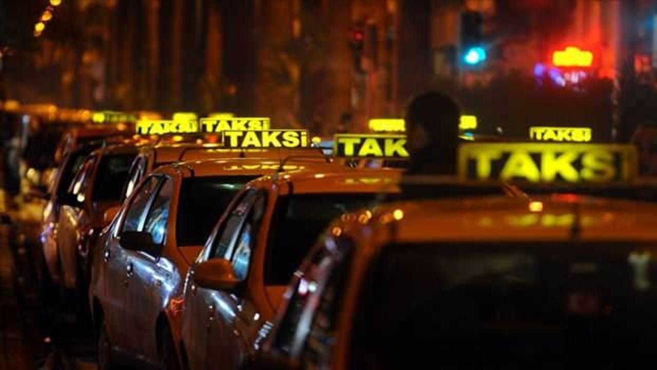 TÜVTÜRK, taksiler için yeni düzenlemeleri hayata geçiriyor. Bu değişiklikler, taksi