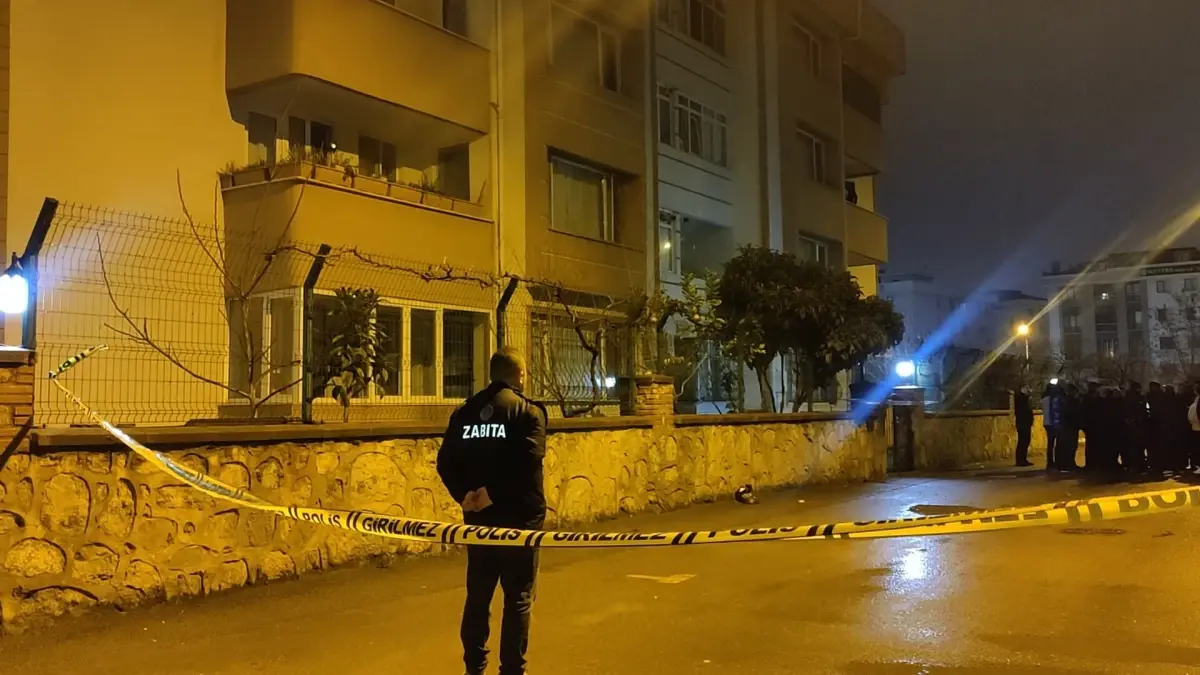 Tuzla'da 4 katlı bir bina, kolonlarındaki çatlaklar nedeniyle çökme riski