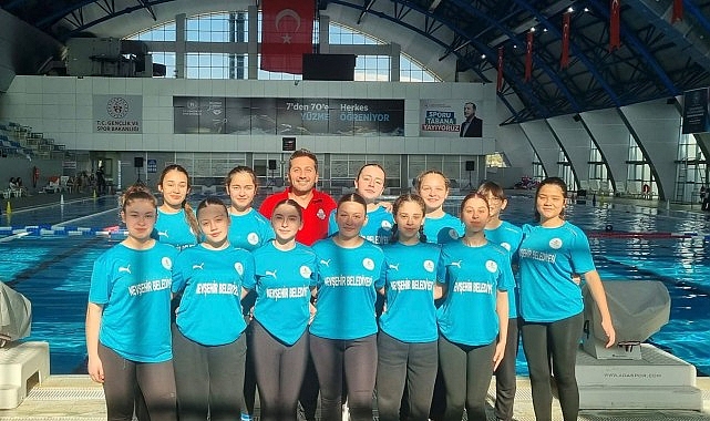 U16 Kadınlar Grup Müsabakaları'nda Nevşehir Belediyesi Sutopu Takımı, gösterdiği üstün
