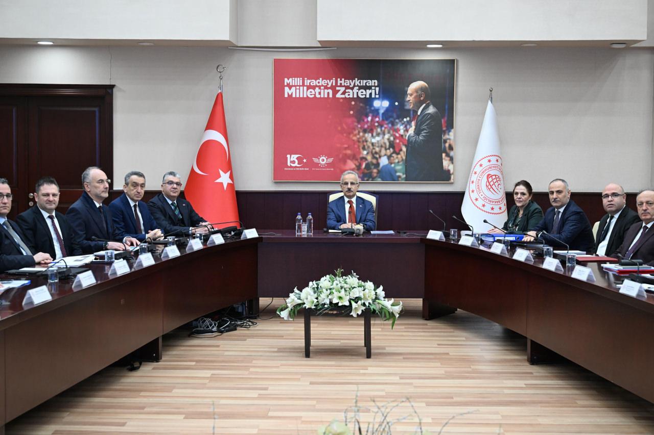 Ulaştırma ve Altyapı Bakanı Abdulkadir Uraloğlu, Bölge Liman Başkanları ile Toplantıda Bir Araya Geldi