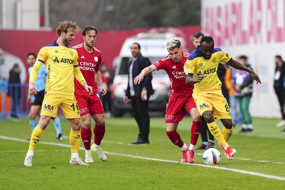 Ümraniyespor, Ankaragücü'nü 2-1 Yenerek İkinci Galibiyetini Aldı
