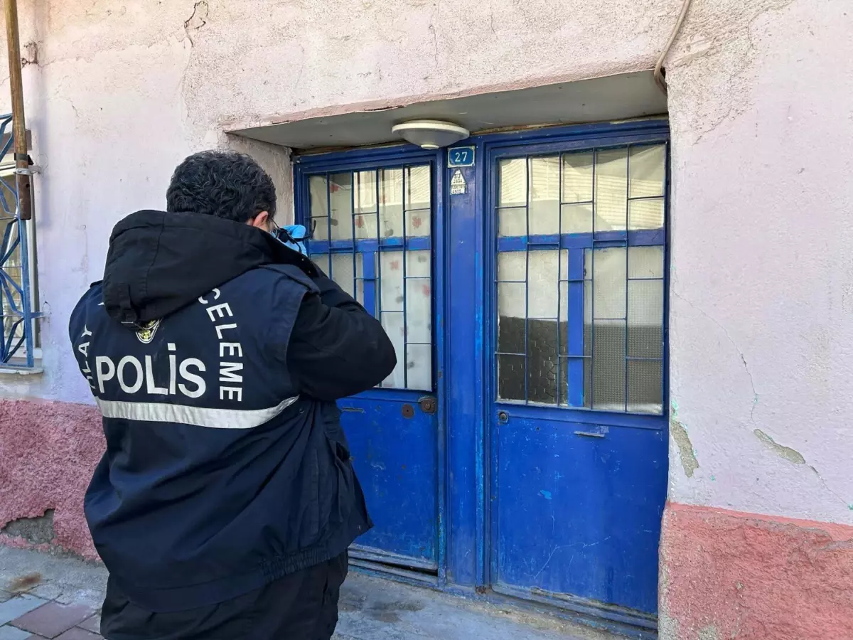 Uşak'ta yaşanan trajik bir olayda, bir oğul babasını bıçakladı. Olayın