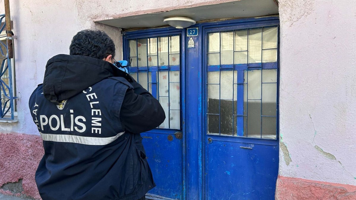 Uşak'ta meydana gelen korkunç olayda bir oğul, babasını bıçaklayarak öldürdü.