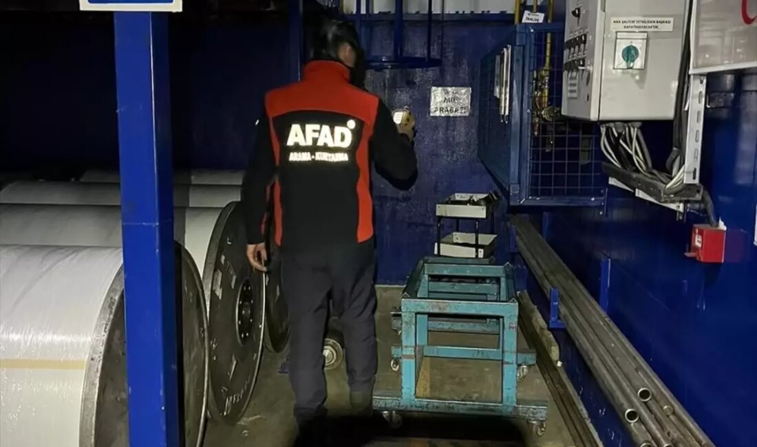 Uşak'ta bir tekstil fabrikasında karbonmonoksit zehirlenmesi şüphesi üzerine yapılan incelemeler,