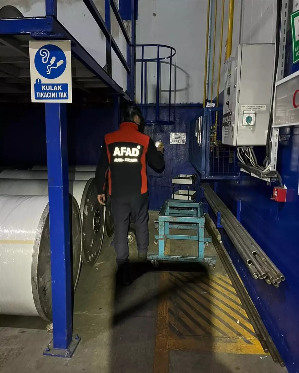 Uşak'ta bir tekstil fabrikasında karbonmonoksit zehirlenmesi şüphesi üzerine yapılan incelemeler,
