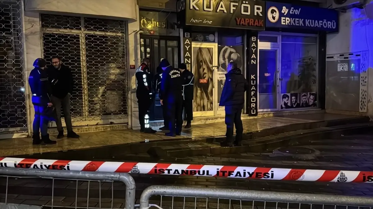 Üsküdar'da meydana gelen istinad duvarı çökmesi, çevredeki binaların boşaltılmasına neden