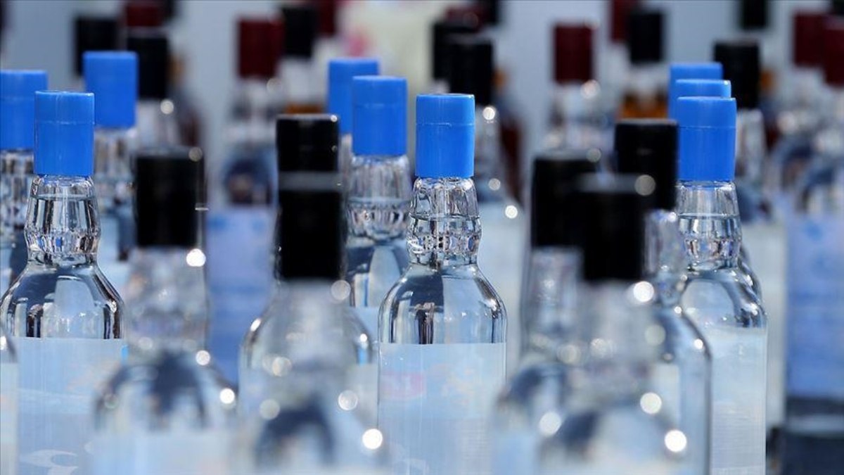 Uzmanlar düzmece içkinin rengi, kokusu ve tadından ayırt edilemediğini hatırlattı.