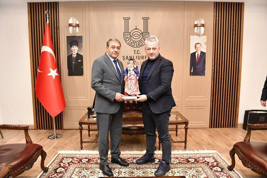Şanlıurfa Valisi Hasan Şıldak, Valilik makamında Türkiye Halk Oyunları Federasyonu