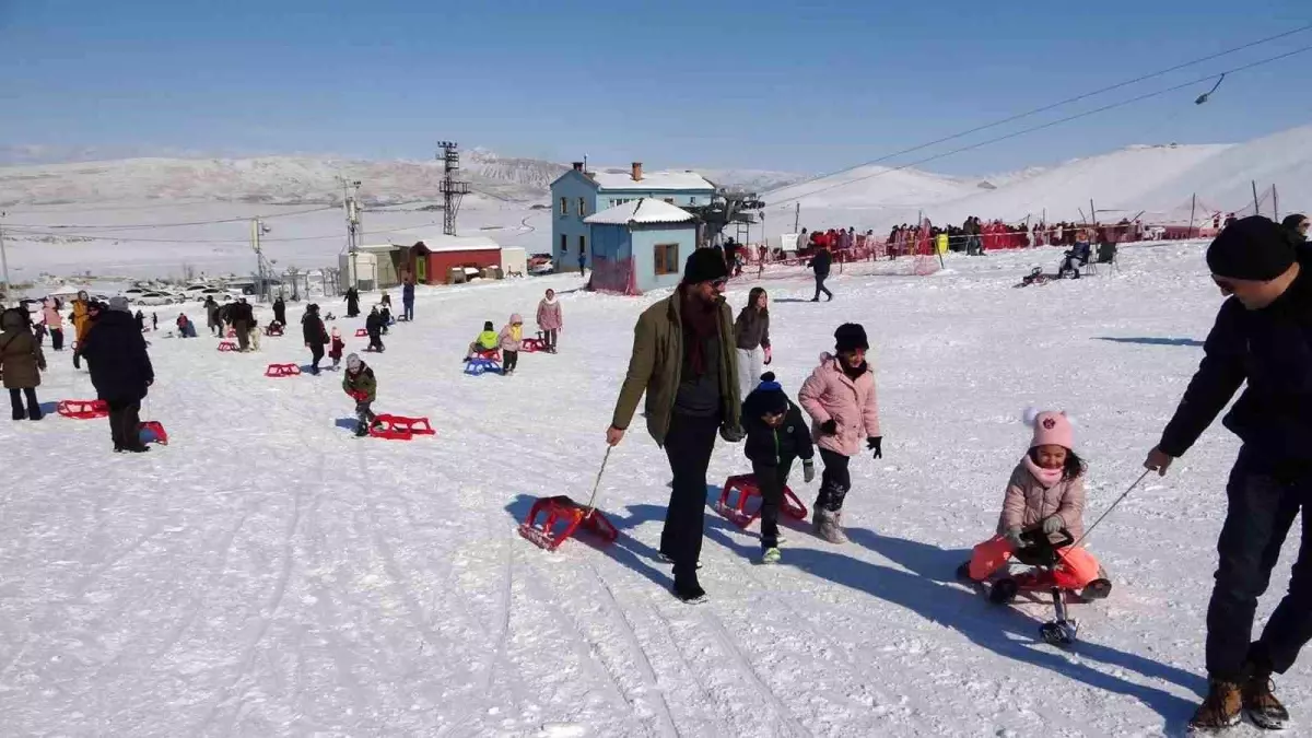 Abalı Kayak Merkezi, ağır kar yağışının akabinde kayak severleri karşılamaya