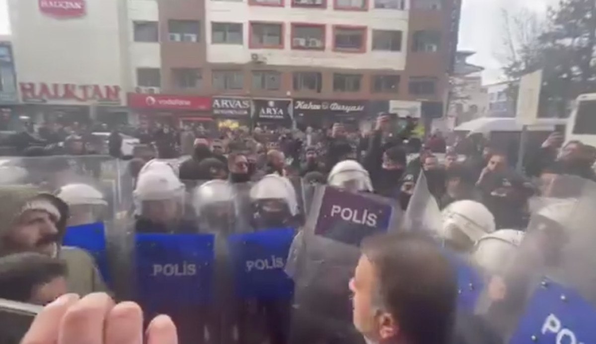 Van'da DEM Parti'nin İzinsiz Yürüyüşüne Polis Engeli