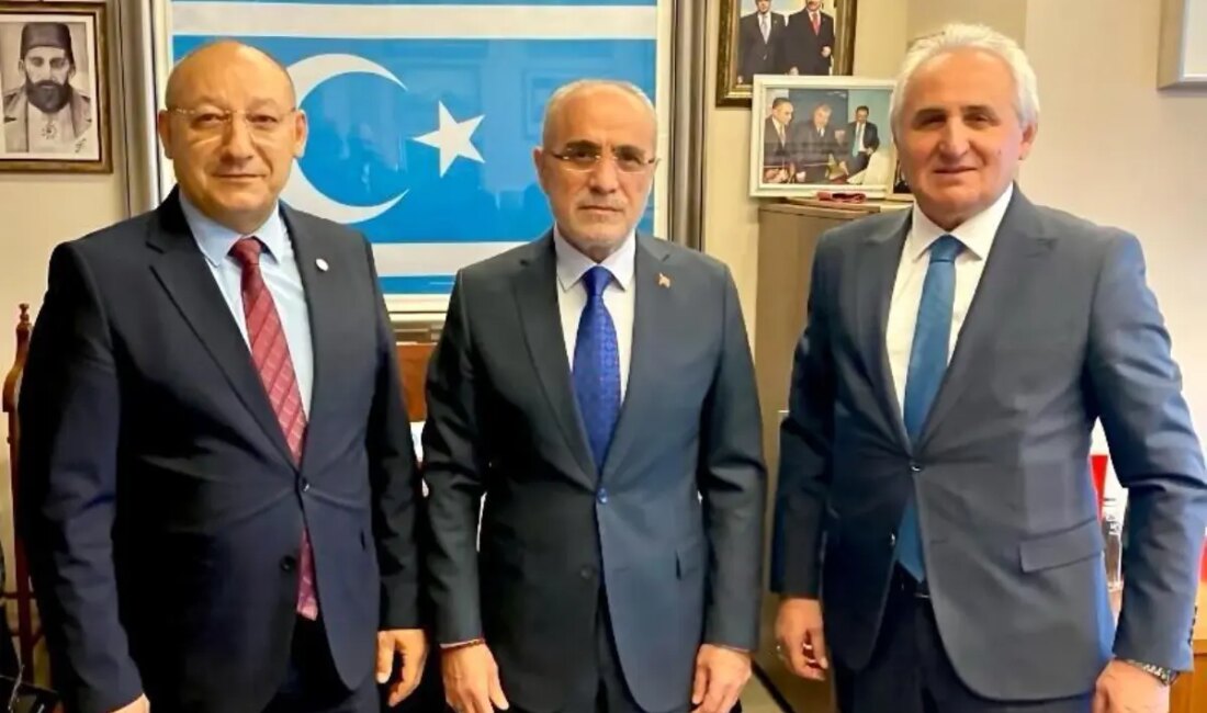 Cumhurbaşkanı Başdanışmanı Yalçın Topçu, Halter Federasyonu'nu ziyaret etti, muvaffakiyetler diledi.