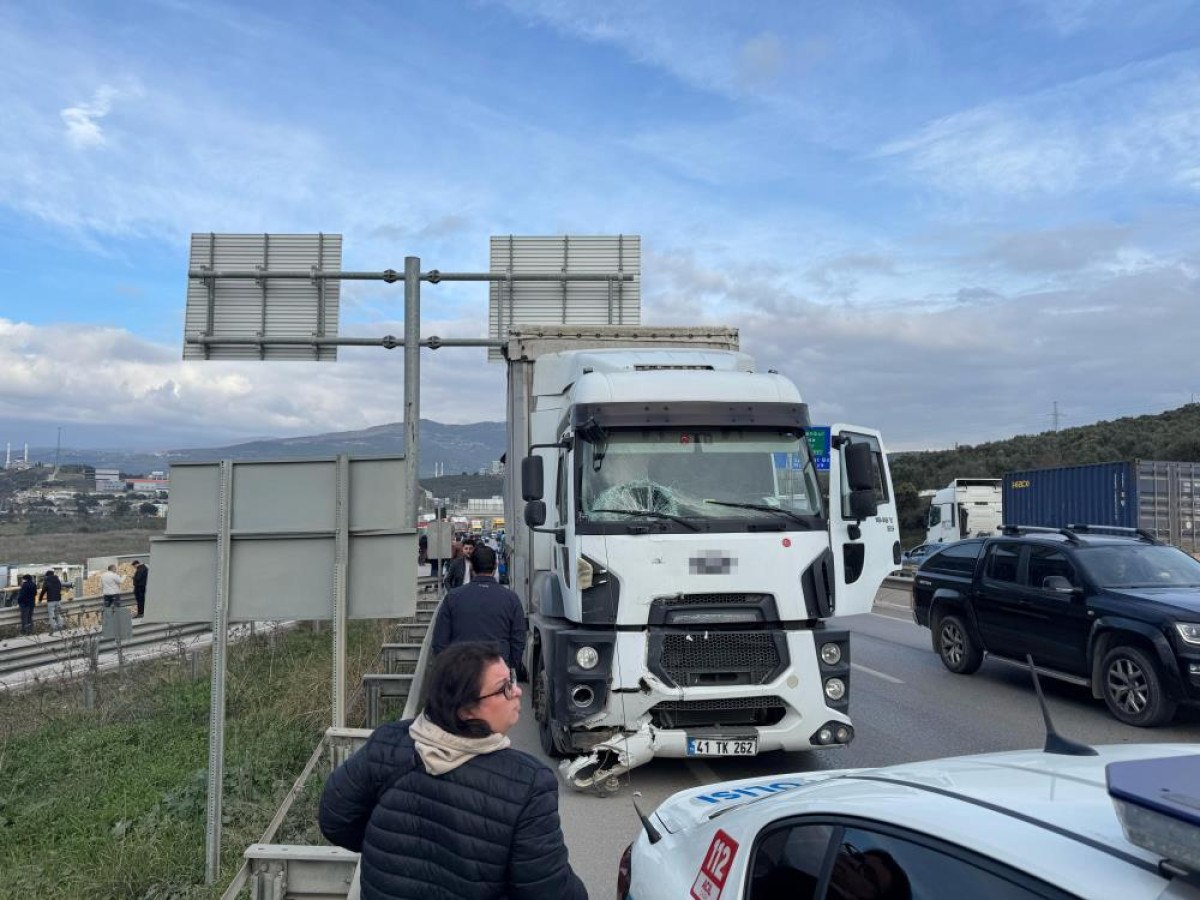 Yalova-Bursa Yolunda Feci Kaza: 15 Yaralı