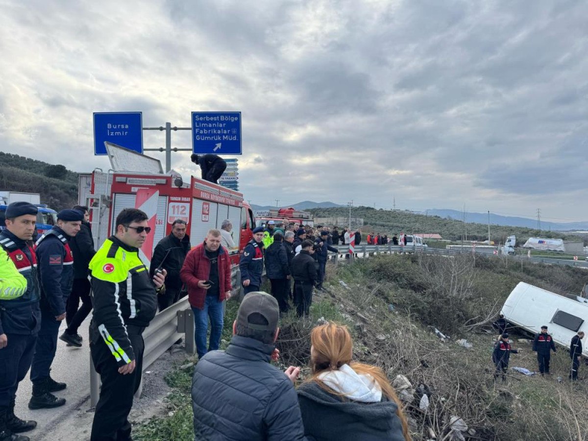 Yalova-Bursa Yolunda Feci Kaza: 15 Yaralı