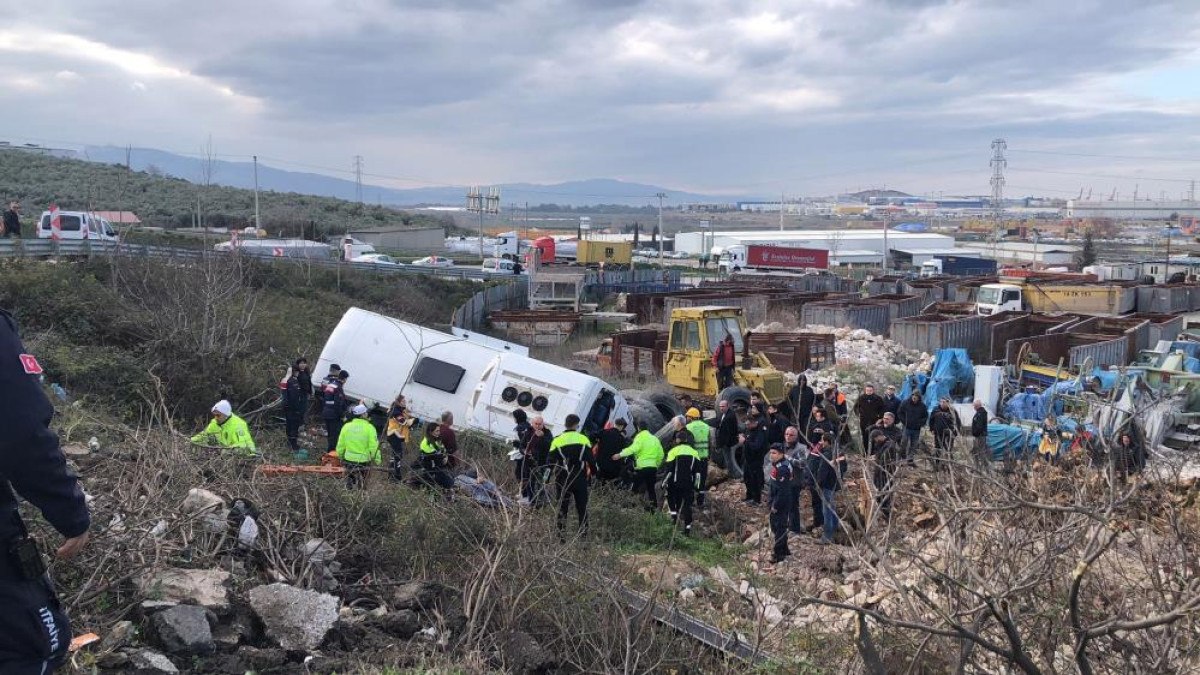 Yalova-Bursa Yolunda Feci Kaza: 15 Yaralı