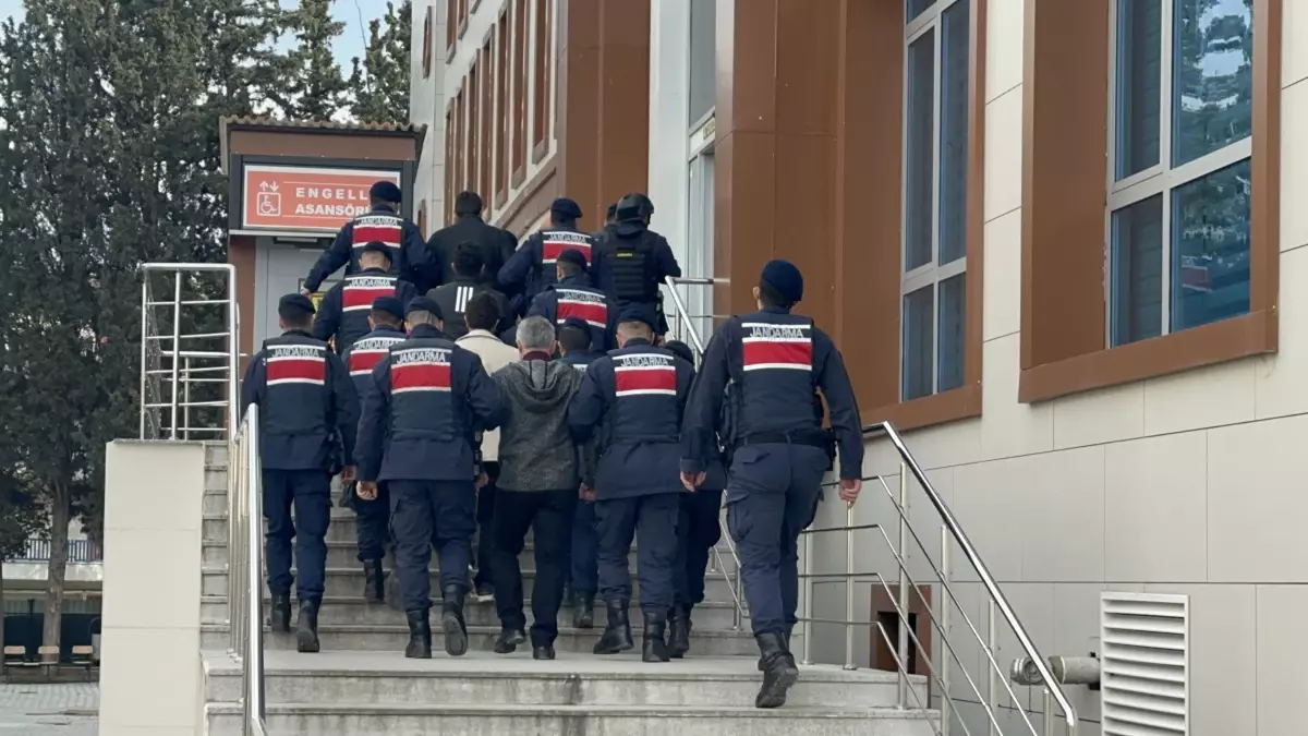 Yalova'da içme suyu arıtma tesisinde meydana gelen köpüklenme olayı sonucunda
