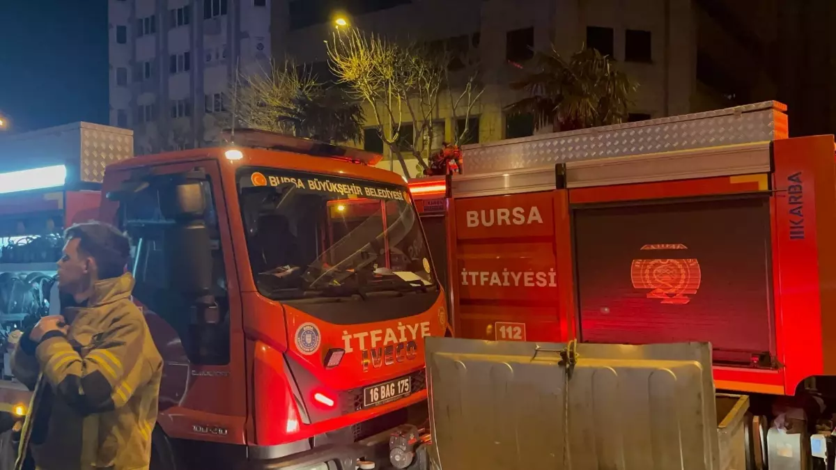 Bursa'nın Osmangazi ilçesinde bir iş hanında çıkan yangın sonrası yapılan