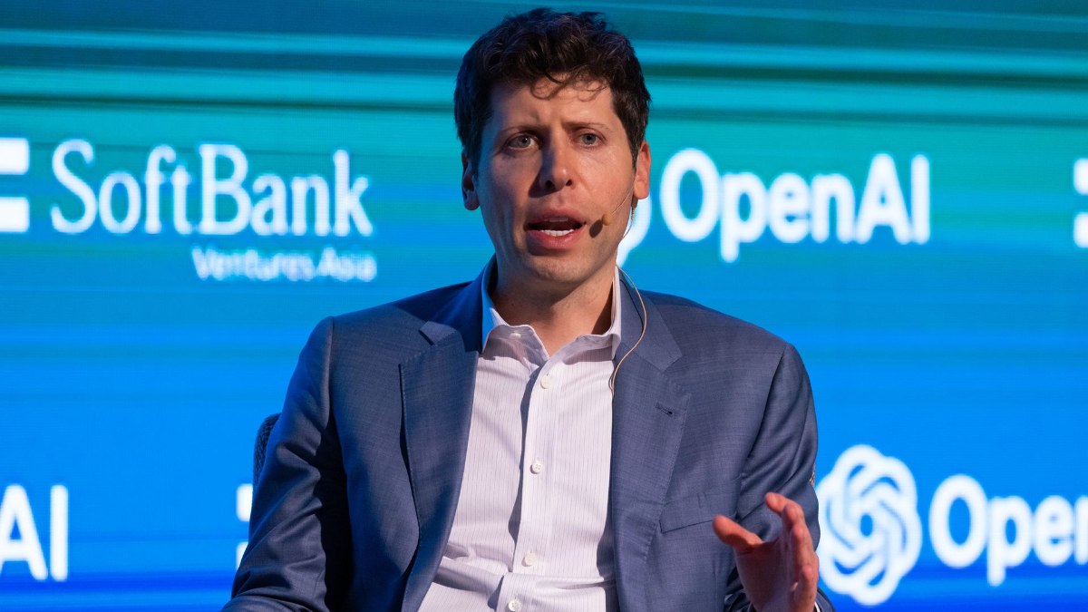Yapay zeka teknolojisinin geleceği üzerine Sam Altman'ın öngörülerini keşfedin. Bu