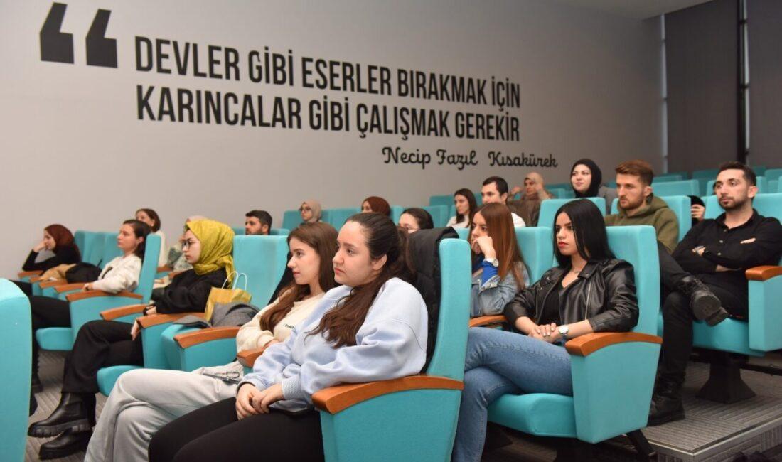 Yıldırım Belediyesi, Mümine Şeremet Uyumayan Kütüphanesi’nde ‘Mobil Fotoğrafçılık Atölyesi’ başlattı. Fotoğrafçı